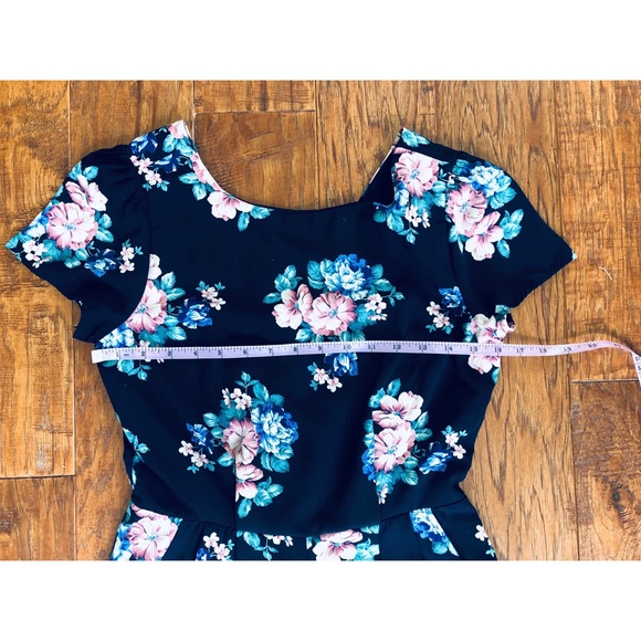 🌷NWOT Blue Floral Romper - Picture 5 of 8